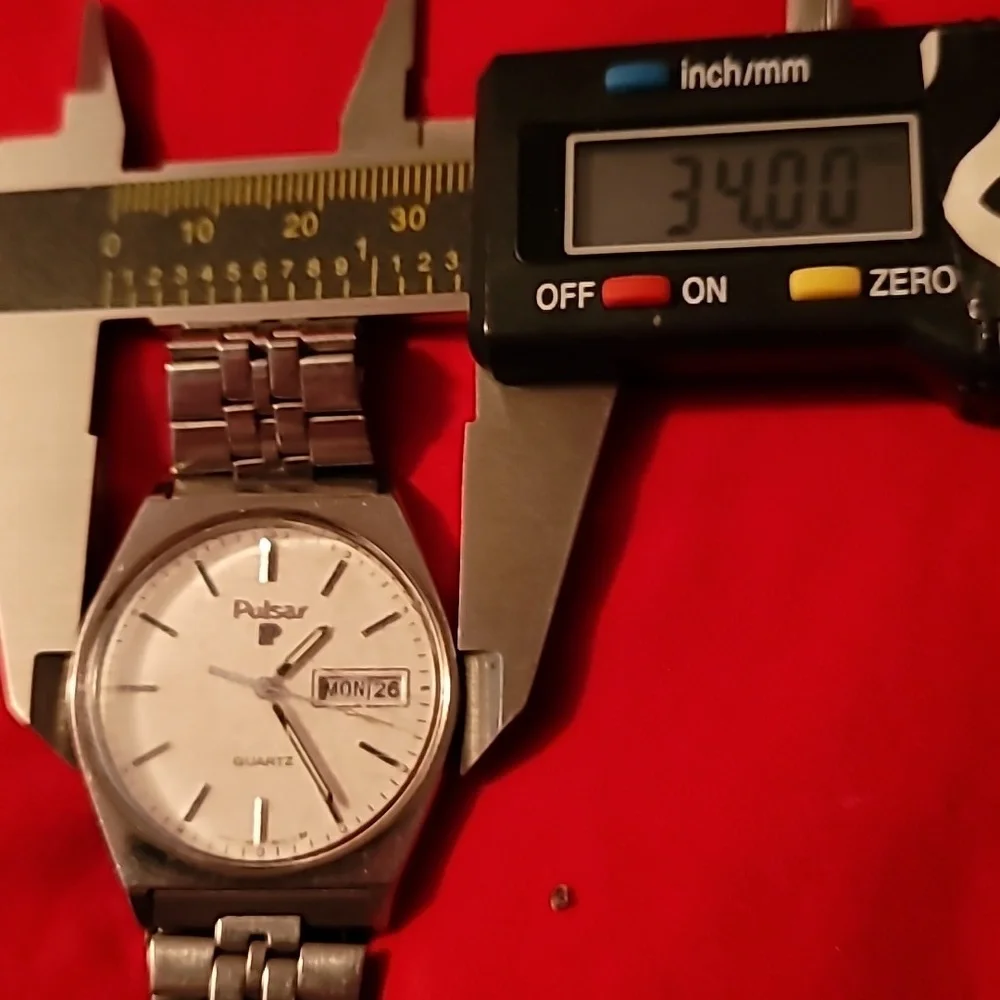 Pulsar Unisex Mens Womens Watch Y148-8009 Silver Case‎ & Band Day Date